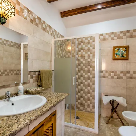 San Nicolas - Private, Tranquil, Relaxing.. Villa Ermita Nueva
